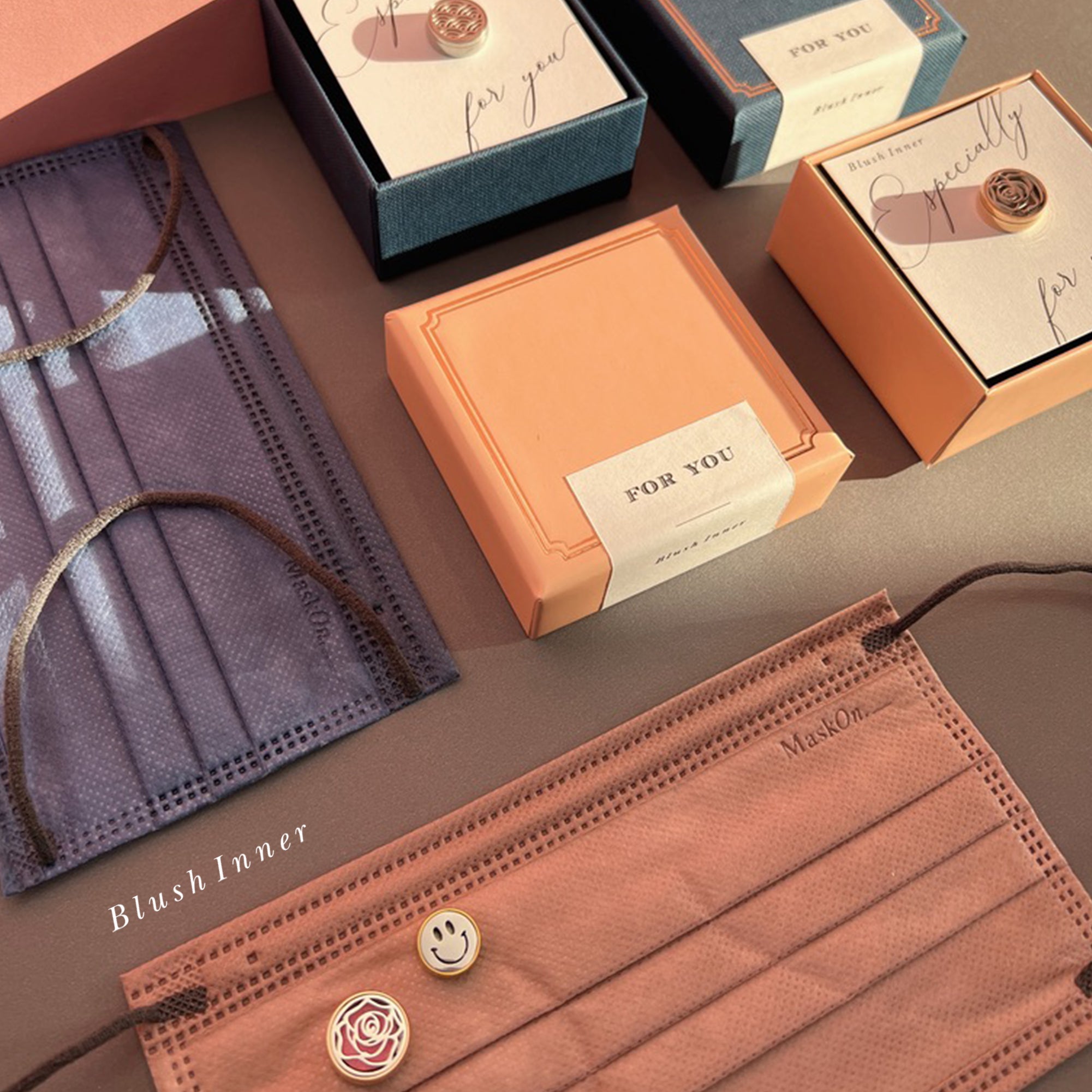 口罩香薰釦 (浪🌊 / 花🌹/ 笑🙂) + 2ml香薰油禮盒套裝 🎁