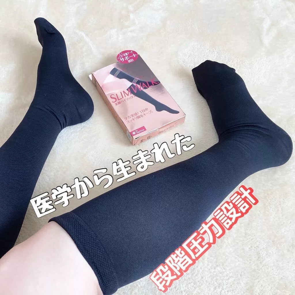 SLIM WALK 腿部示意：醫學研發，採用分段壓力設計，段階壓力設計的黑色長筒著壓襪